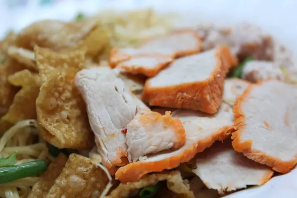 Close View Dried Egg Noodles Bowl Mix Topping Red Pork — Φωτογραφία Αρχείου