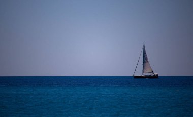 Denizin ve gökyüzünün dokunabileceği