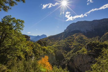 Escuain, Ordesa ve Monte Perdido Ulusal Parkı 'nda sonbahar, İspanya