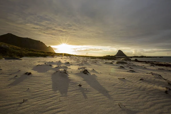 Herbstlicher Sonnenuntergang Strand Von Bleik Lofoten Nordnorwegen — Stockfoto