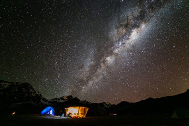 Cordillera 'da Samanyolu ve çadır Real, Andes, Bolivya