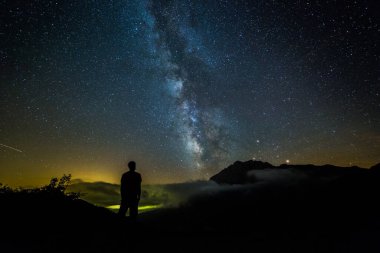 Samanyolu ve çocuk Pedraforca Dağı, Bergueda, Barselona, İspanya