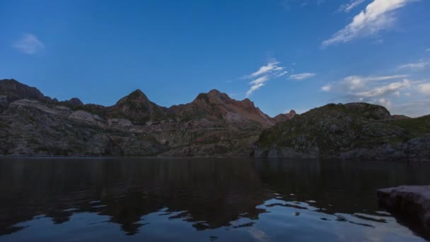 スペインのアラゴン ピレネー山脈のイボン エステでの日の出 — ストック動画