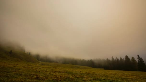Puesta Sol Entre Niebla Dolomitas Alpes Italia — Vídeo de stock
