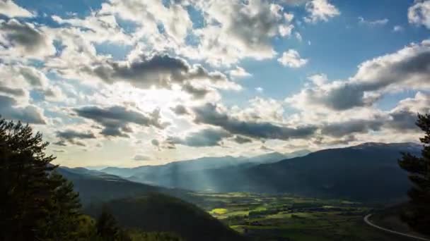 スペインのピレネー山脈の夕日 — ストック動画