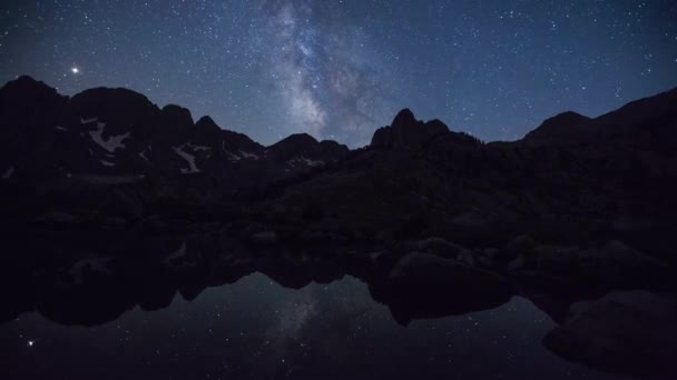 西班牙比利牛斯Posets Maladeta自然公园的银河路 — 图库视频影像