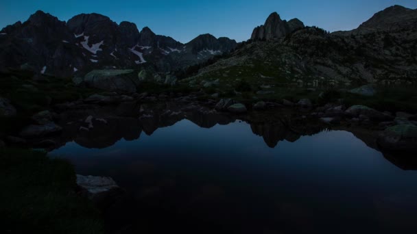 Salida Del Sol Ibon Batisielles Pirineos Aragón España — Vídeo de stock