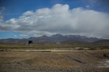 Cordillera 'daki kuru manzaralar Gerçek, And Dağları, Bolivya