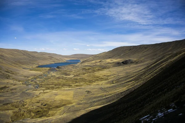 玻利维亚安第斯Cordillera Real的山区景观 — 图库照片