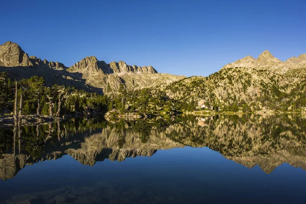 Salida Del Sol Refugio Josep Maria Blanc Aiguestortes Parque Nacional — Foto de Stock