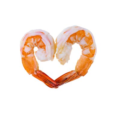 Beyaz arka planda izole edilmiş kalp şeklinde iki karides, kırpma yolunu içerir.