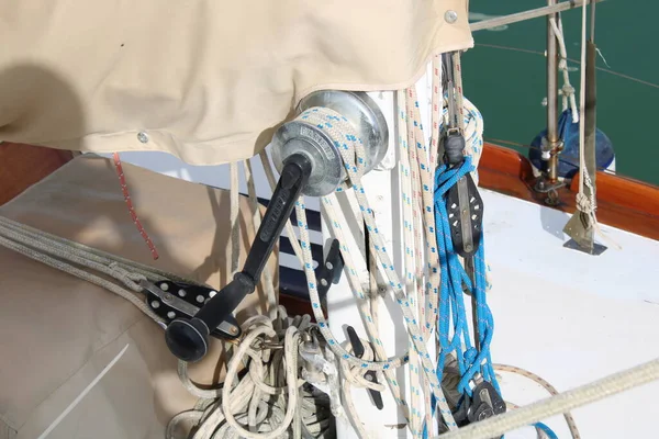 Winch With Rope On Sailing Boat close up photo — Stock Photo, Image