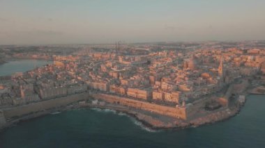 Malta 'daki eski başkent Valletta' nın hava manzarası