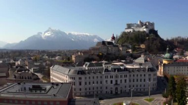 festung hohensalzburg ile Salzburg ufuk çizgisinin havadan görünüşü