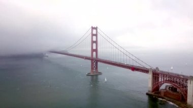 San Francisco 'daki Golden Gate Köprüsü 'nün havadan görünümü