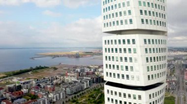 Malmö İsveç 'te gökdeleni olan yeni modern yerleşim alanı üzerinde hava manzarası