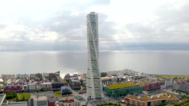 Malmö İsveç 'te gökdeleni olan yeni modern yerleşim alanı üzerinde hava manzarası