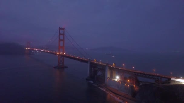 旧金山金门大桥的空中全景夜景 — 图库视频影像
