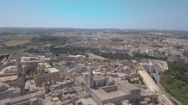 Vue aérienne de mdina une ville fortifiée et silencieuse à Malta — Video