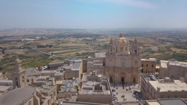 Vue aérienne de mdina une ville fortifiée et silencieuse à Malta — Video