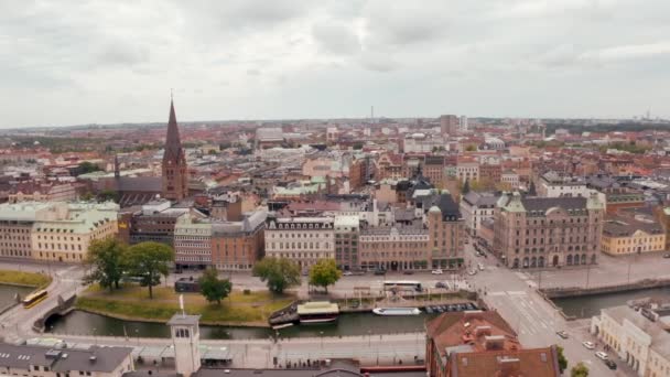 Letecký pohled na malmské staré město ve Švédsku — Stock video