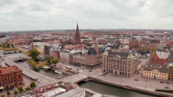Letecký pohled na malmské staré město ve Švédsku — Stock video