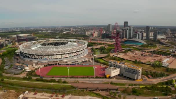 Londra Olimpiyat Stadyumu 'nun havadan görünüşü — Stok video