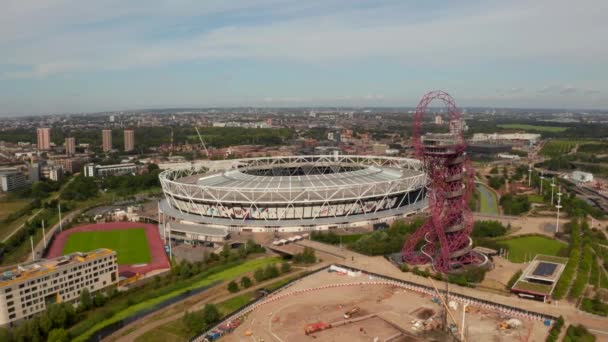 Londra Olimpiyat Stadyumu 'nun havadan görünüşü — Stok video