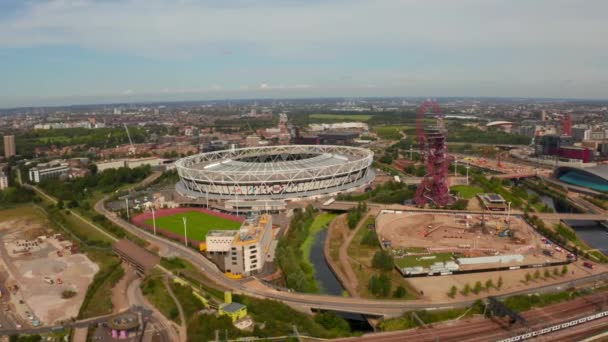 Londra Olimpiyat Stadyumu 'nun havadan görünüşü — Stok video