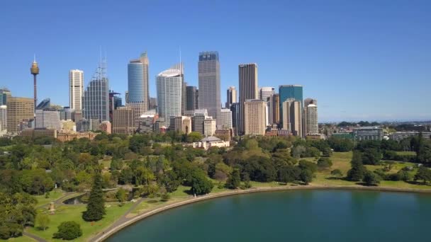 Luftaufnahme Sydney zentrale Geschäftsviertel und königliche botanische Gärten — Stockvideo