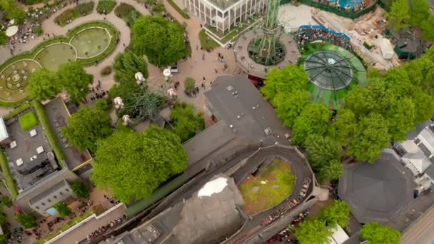 Utsikt över nöjesparken och trädgården i köpenhamn denmark — Stockvideo