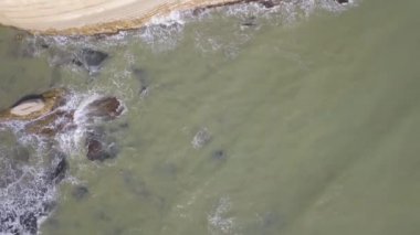 İtalyan Scala Dei Turchi Kayalıkları 'ndaki Türklerin havadan çekilmiş fotoğraf merdiveni.