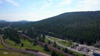 Tren istasyonu ve Arizona Williams şehrin havadan görünümü