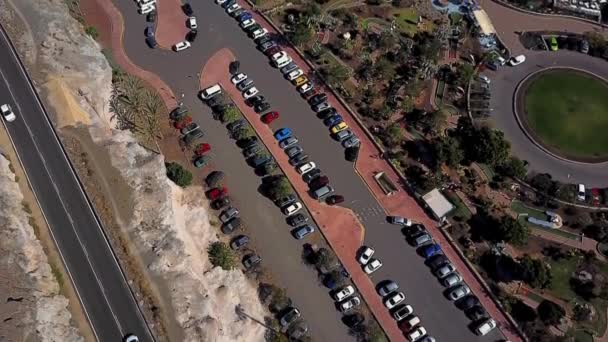 Вид с воздуха на залив playa de amadores на острове Гран-Канария в Испании — стоковое видео