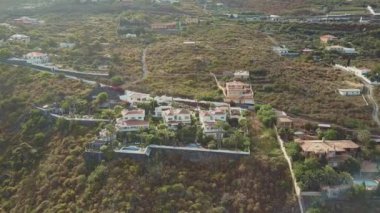 İspanya 'nın Tenerife Kanarya Adaları yakınlarındaki Teresitas plajının havadan görünüşü