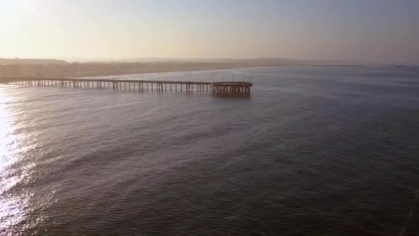 Flygfoto över piren i Los Angeles nära Venice beach — Stockvideo