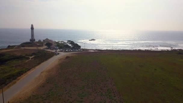 Incrível vista aérea do farol pelo oceano pacífico perto de san francisco — Vídeo de Stock