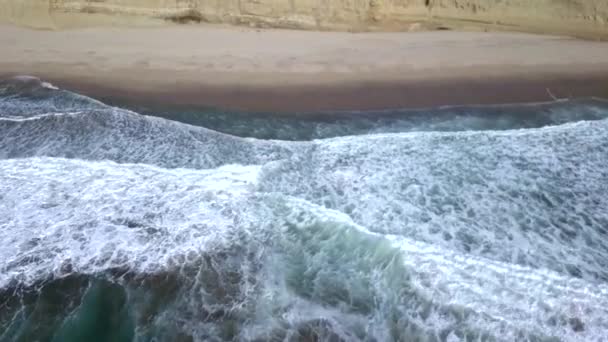 Дивовижний повітряний вид на тихоокеанську узбережжя океану — стокове відео