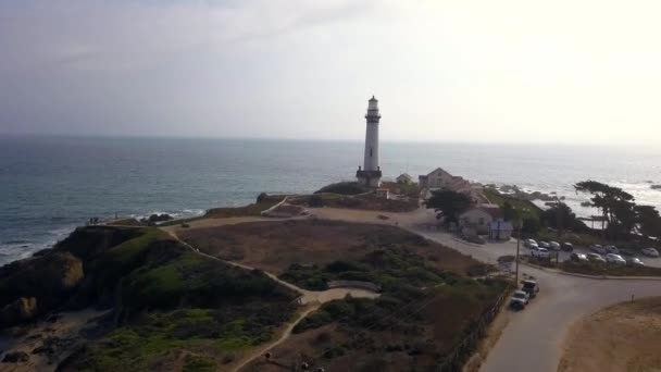 Amazing aerial view of the pigeon point lighthouse by the pacific ocean — Stock Video