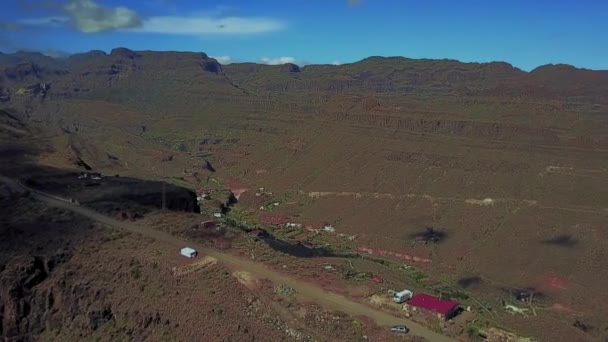 Fantastisk antenn utsikt över Turaida slottet under solnedgången tid — Stockvideo