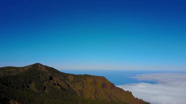 Prachtig uitzicht vanuit de lucht op de natuur in spanje op het eiland tenerife bergen — Stockvideo