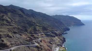 İspanya 'daki tenerife uçurumlarının ve doğanın güzel hava manzarası