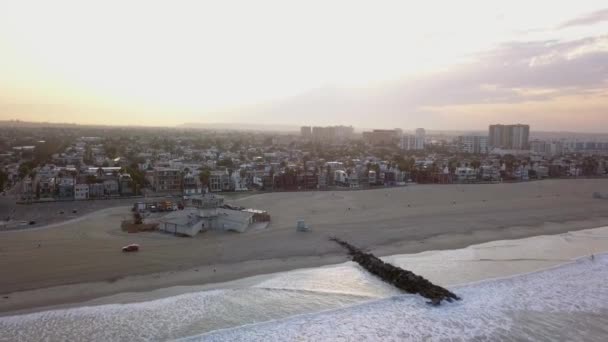 Красивий панорамний вид на схід сонця Венеційський пляж Лос-Анджелеса — стокове відео