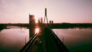 Riga Letonya 'nın hava turuncu günbatımı zaman aşımı