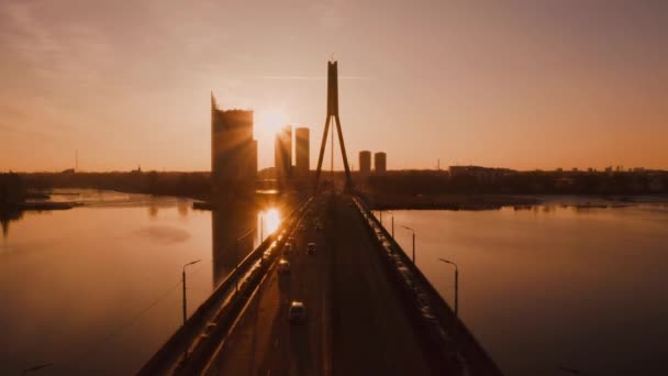 Antenne oranje zonsondergang tijd verstrijken van riga latvia — Stockvideo