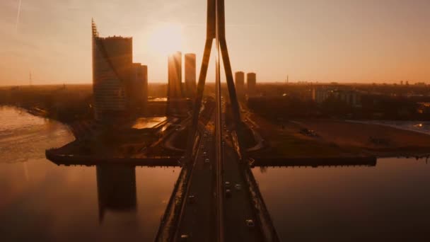 Antenne oranje zonsondergang tijd verstrijken van riga latvia — Stockvideo