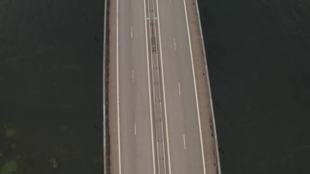 Vista aérea del puente de Oresund sobre el mar Báltico — Vídeo de stock