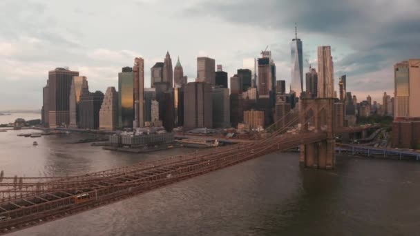 Brooklyn bridge across hudson river — Stock Video