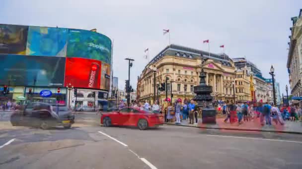 ロンドンのピカデリー・サーカスの昼間のタイムラプス・ショット — ストック動画