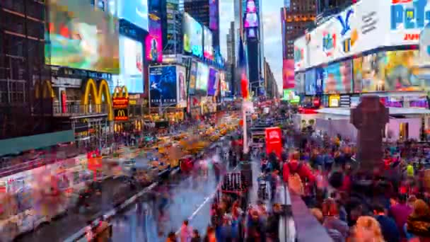 Nova York visão noturna da praça do tempo com carros e pessoas — Vídeo de Stock